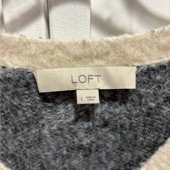 LOFT Black and Cream Leopard V-Neck Sweater Size Large - Picture 3 of 3